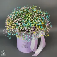 Букет Радуга красок в сиреневом боксе Букет Радуга красок в сиреневом боксе