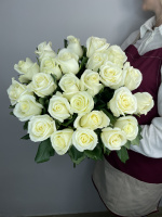 Букет Букет из 25 белых роз под ленту