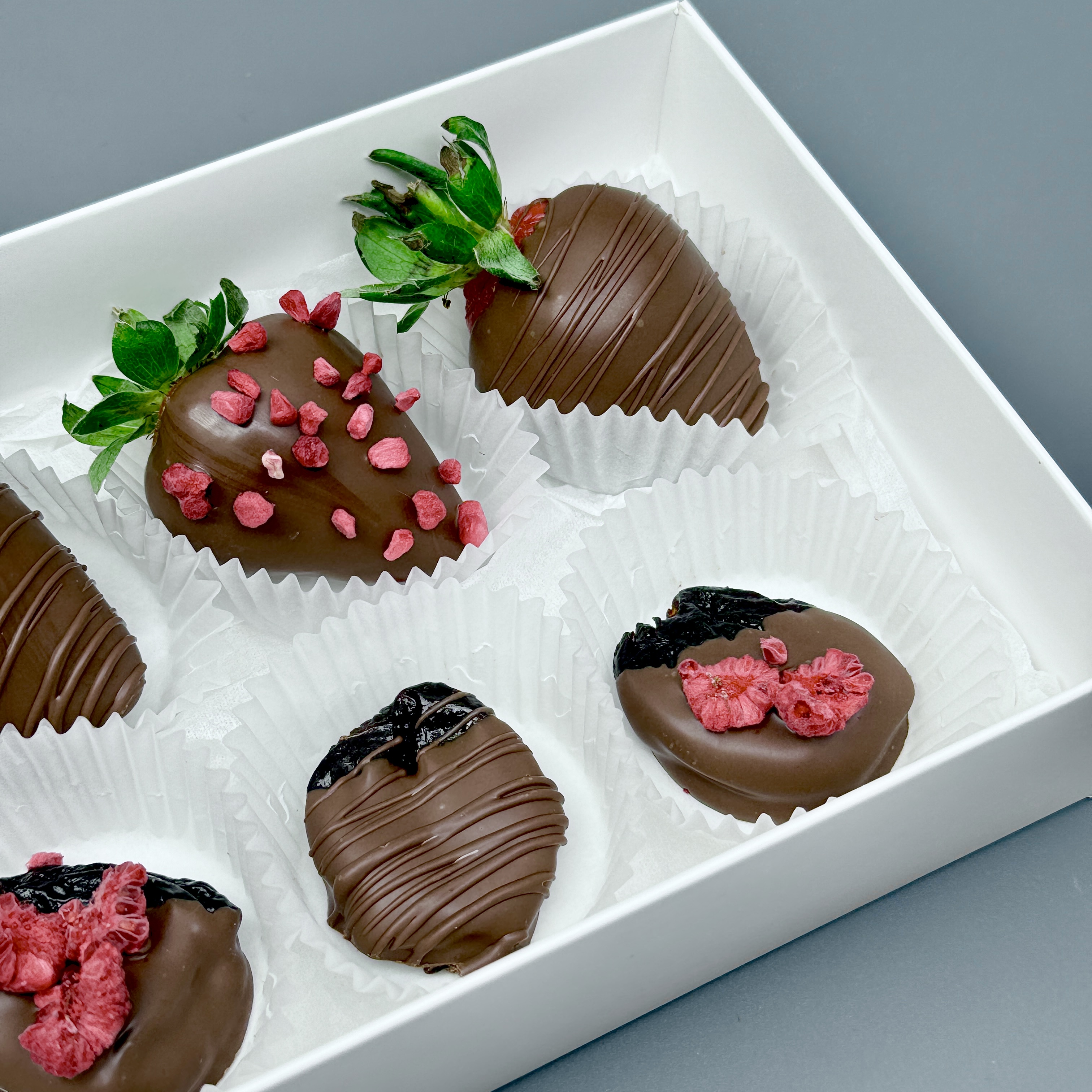 Букет Чернослив и клубника в шоколаде ПП десерт