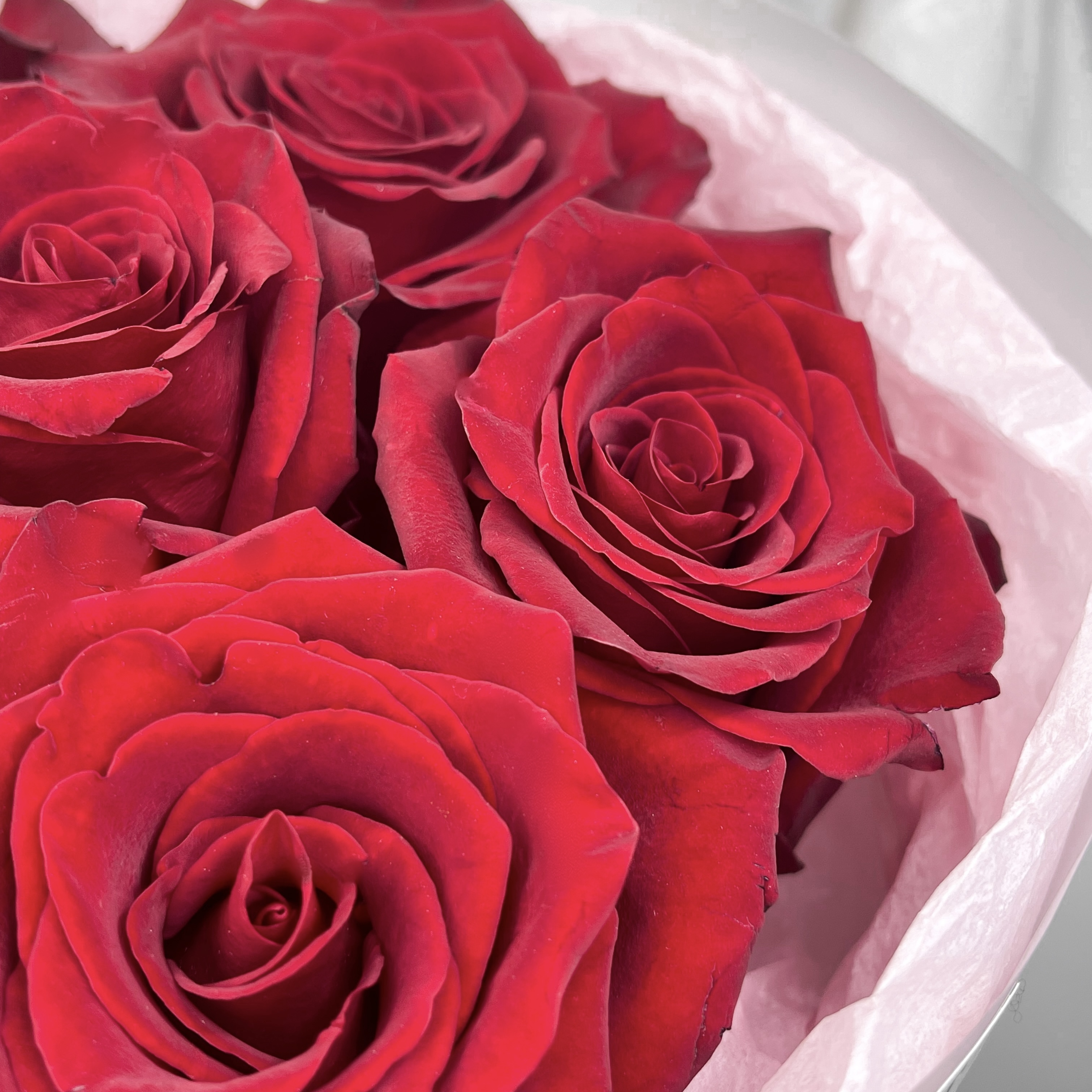 Букет Комбо-набор клубника, чернослив и цветы "Испанская серенада"