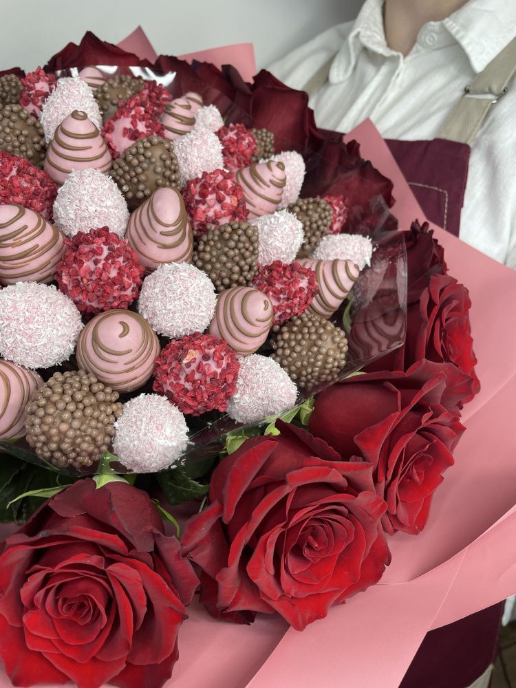 Букет Малиновый закат с розами