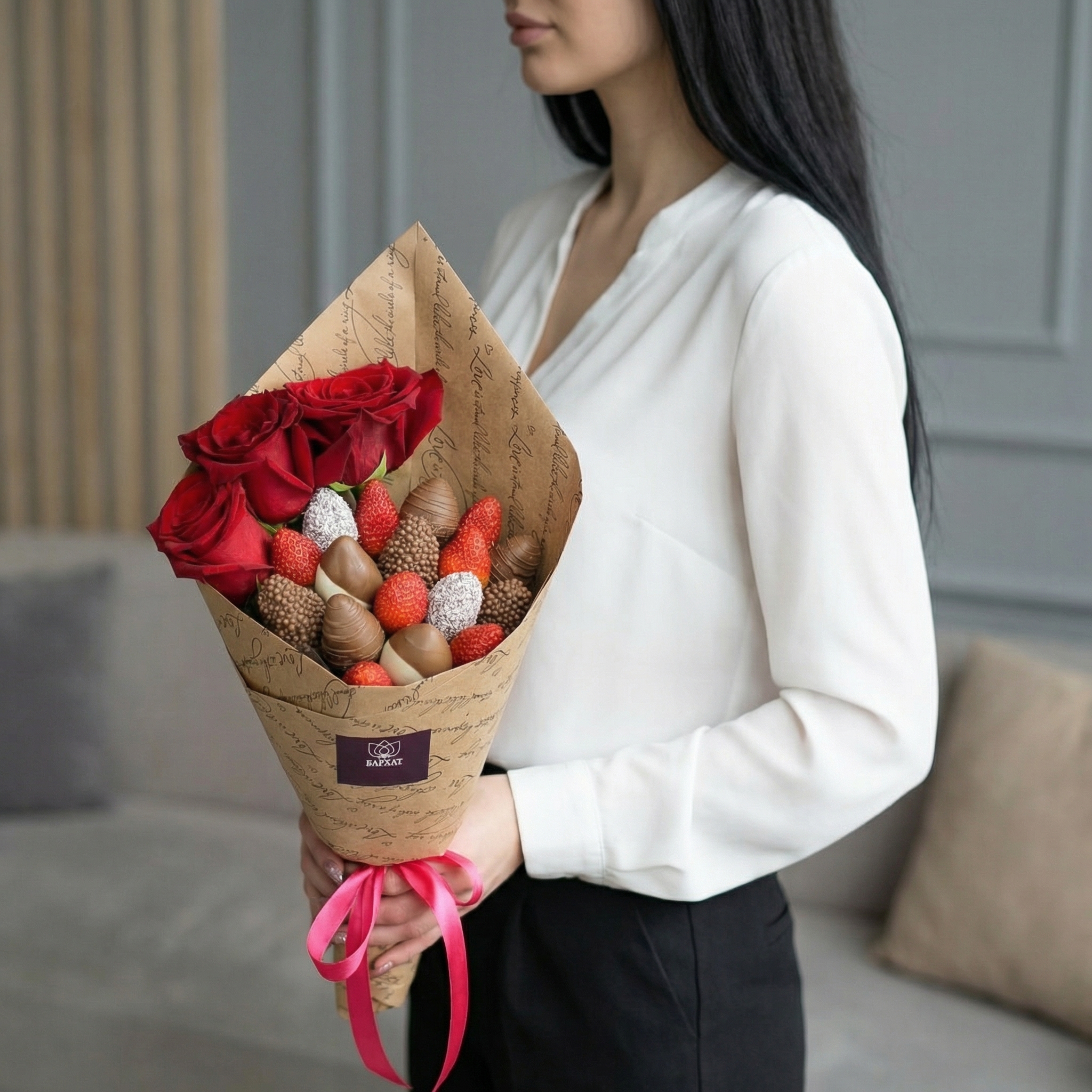 Букет Клубничный букет с розами