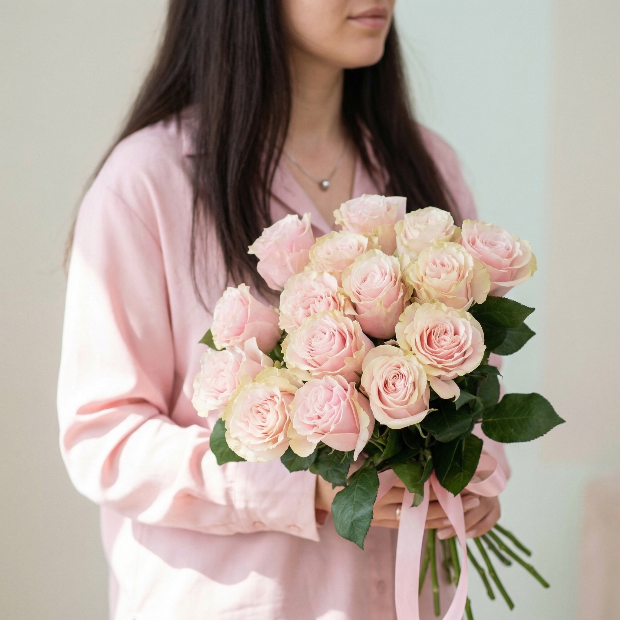 Букет Букет из 15 розовых роз под ленту