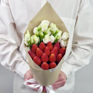 Клубничная эустома
